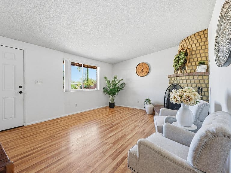 5108 E RAFFAELE Drive photo 4