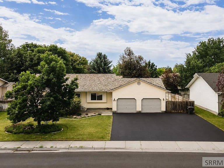 2525 Granite Way photo 2