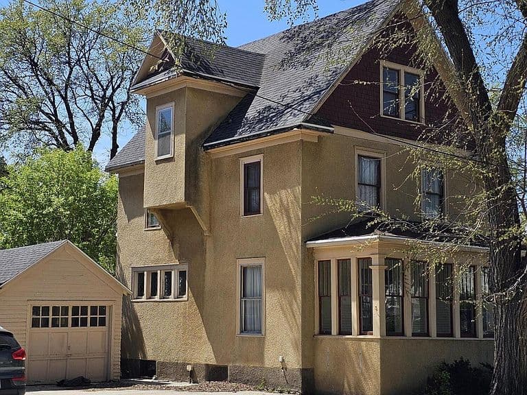 413 E B Ave photo 1
