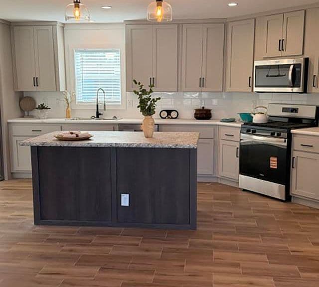 2025 Mary Elizabeth Ln photo 3