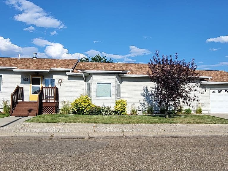 510 N Stacy Ave photo 1