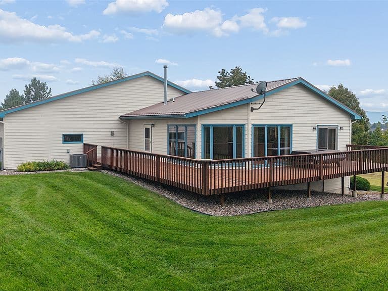 145 Highland Dr photo 1