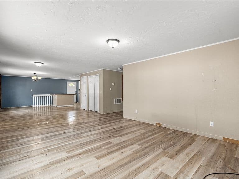 1744 Canary Ave photo 4