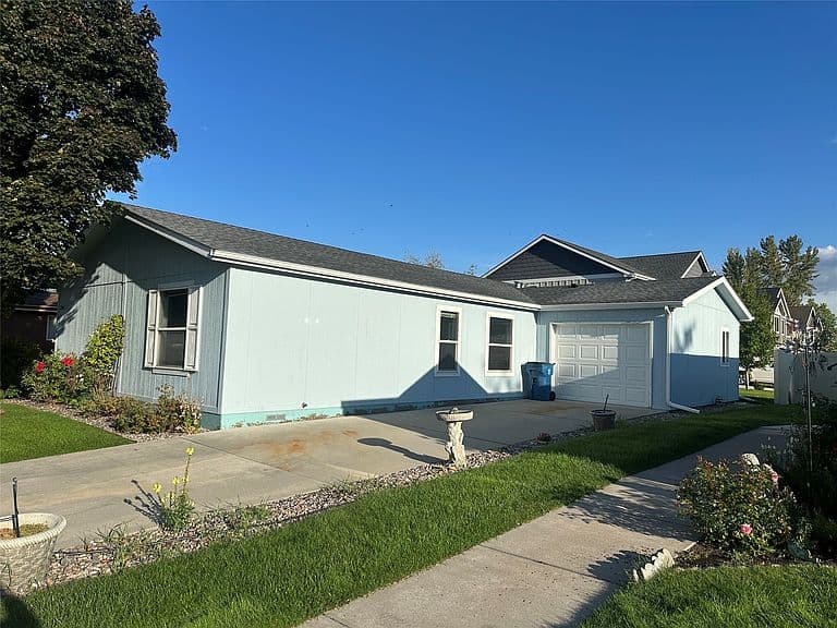 2454 McIntosh Loop photo 3
