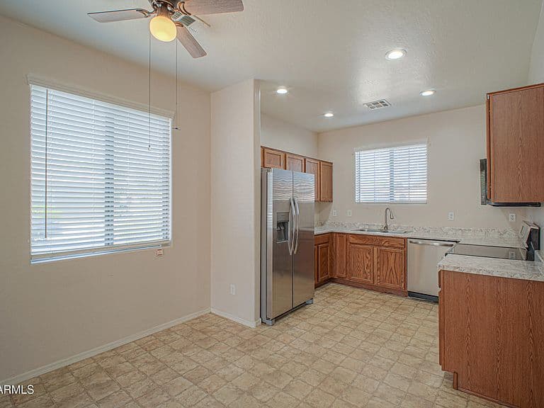 44125 W CYDNEE Drive photo 3