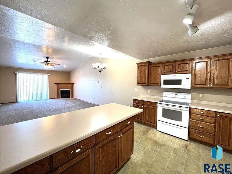3100 E Bragstad Dr photo 2