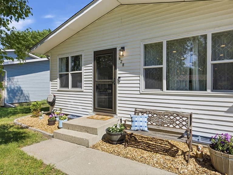 428 Brook Ave photo 3