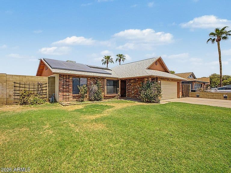 2402 E CARMEL Avenue photo 2