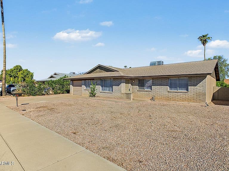 2012 E CORNELL Drive photo 2