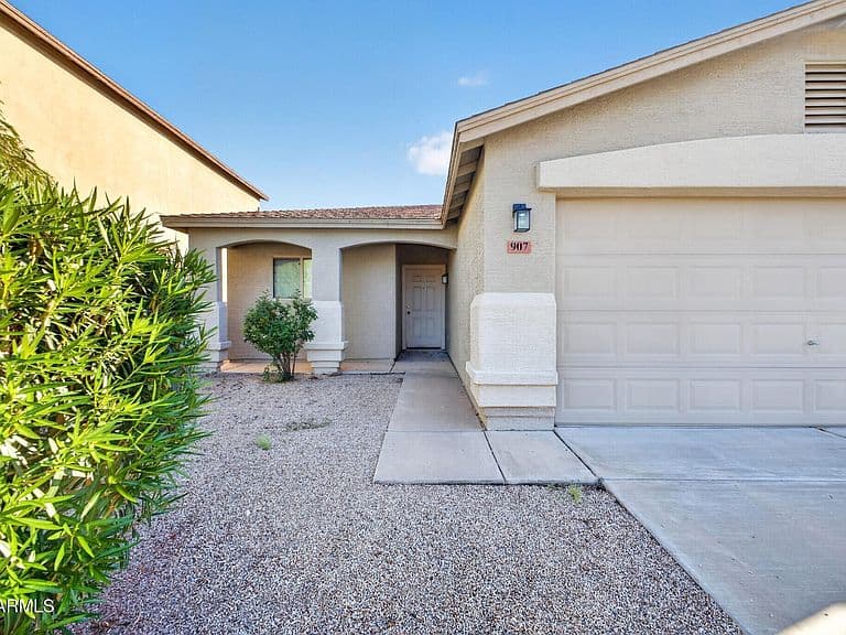 907 E COWBOY COVE Trail photo 4