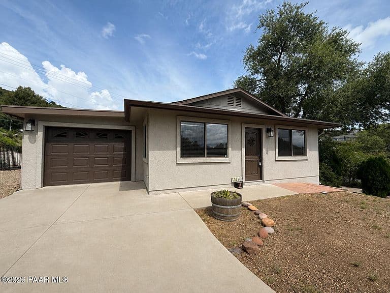 1320 N Lois Dr photo 2