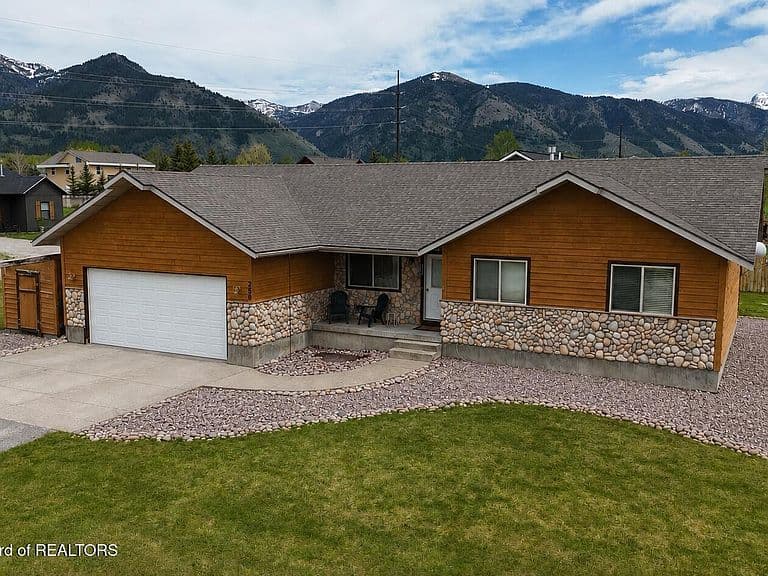 250 Brambleberry Dr photo 1