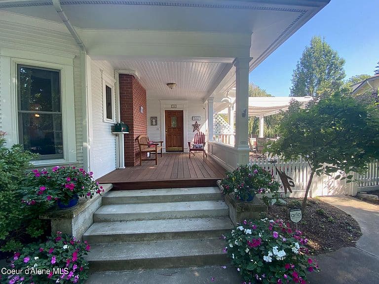 328 N Military Dr photo 4