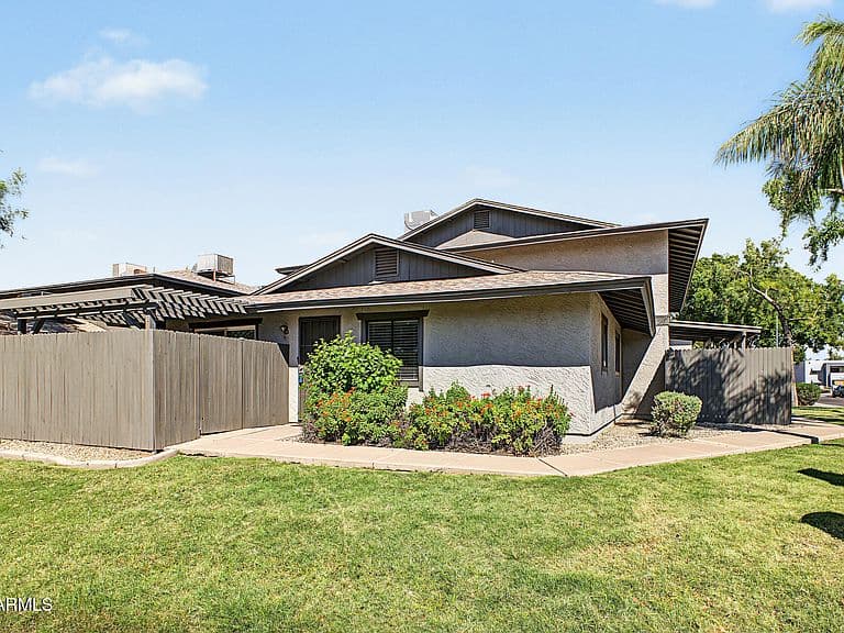286 W PALOMINO Drive #13 photo 3