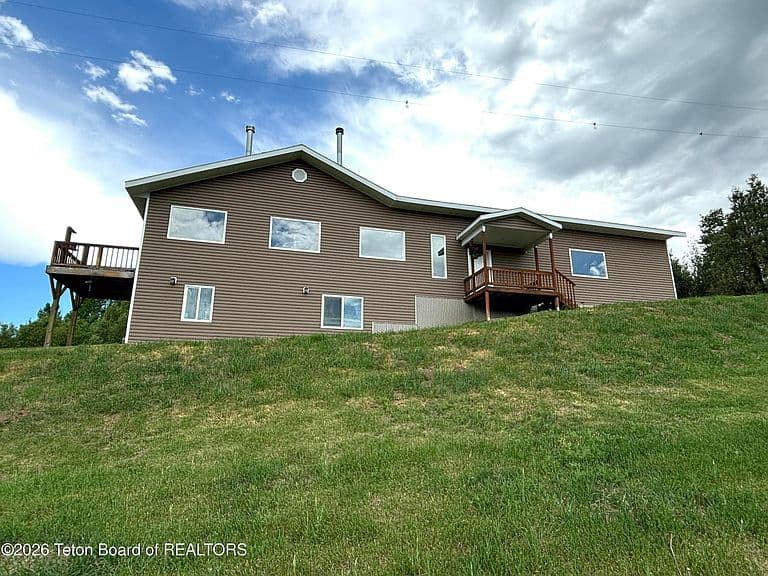 1665 Spring Creek Rd photo 4