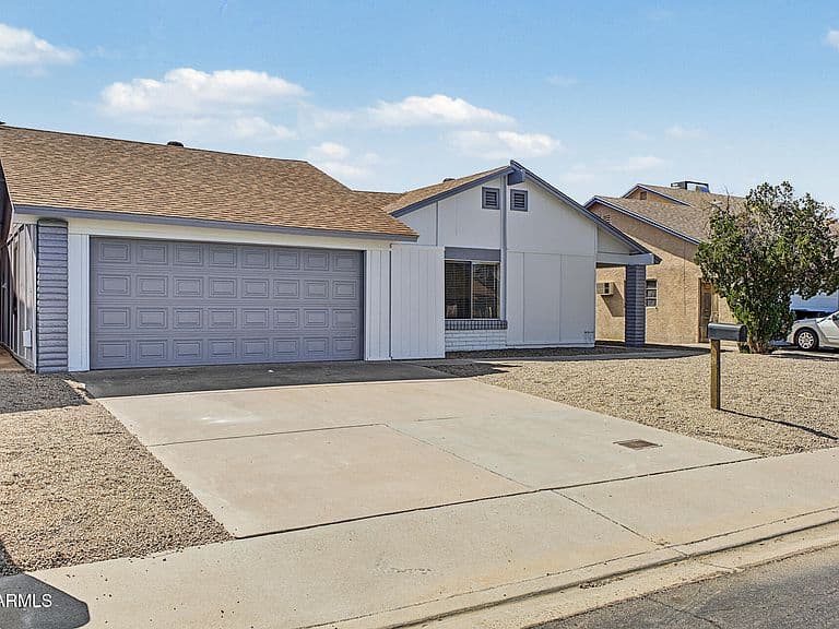 4211 E VINEYARD Road photo 1