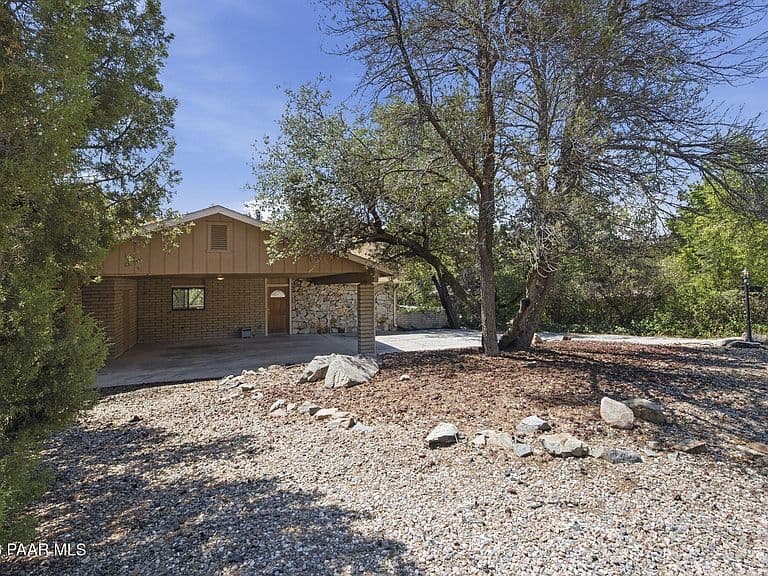 639 Dragonfly Dr photo 3