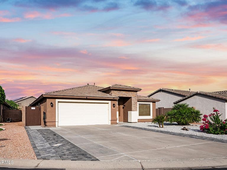 15946 W MARCONI Avenue photo 2