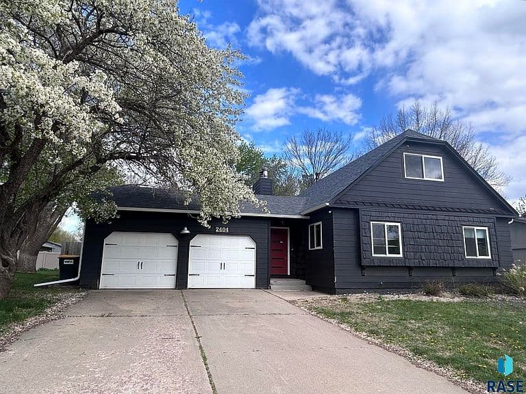 2404 S Holt Ave photo 1