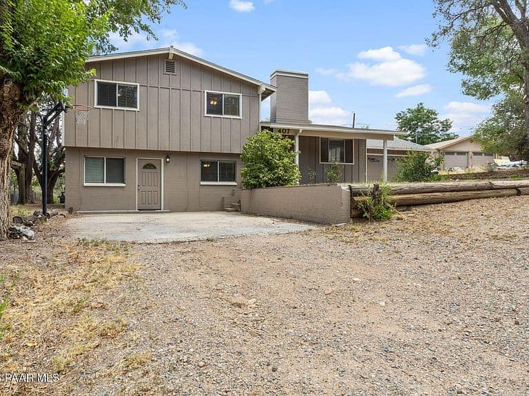 407 Arena Dr photo 1