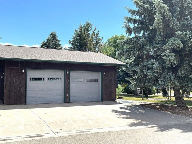 801 Cedar Ave photo 4