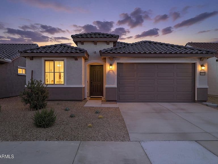 27126 W ADAM Avenue photo 1