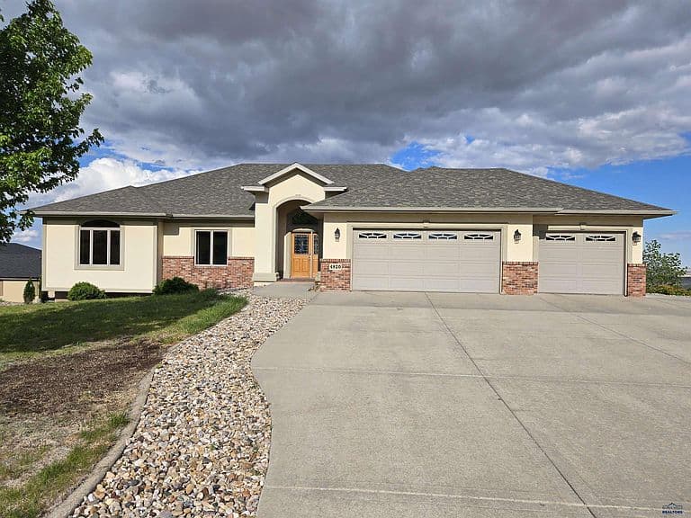 4920 Enchanted Pines Dr photo 1