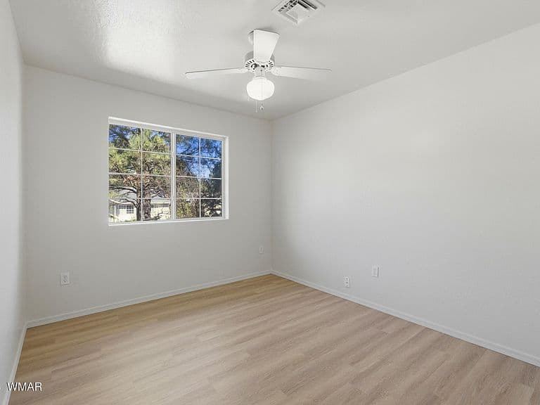 1681 W Oliver photo 5