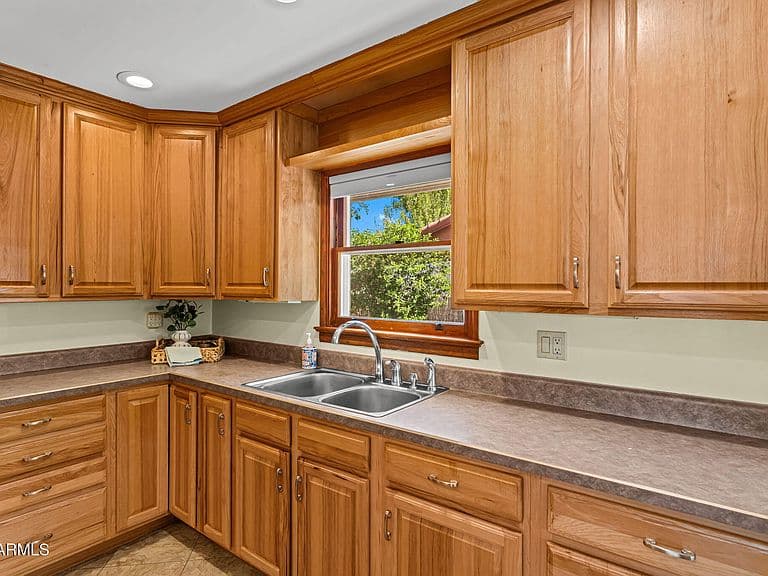 296 GENUNG Avenue photo 5