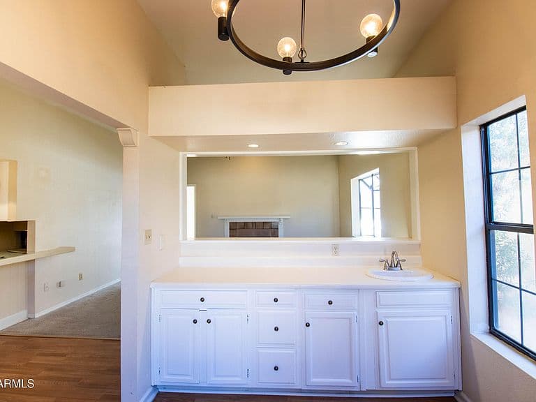 2086 N SWEETWATER Drive photo 4