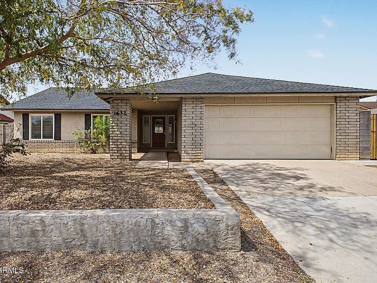 1632 N BULLMOOSE Drive photo 1