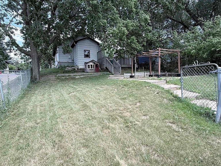 1119 N Duluth Ave photo 5