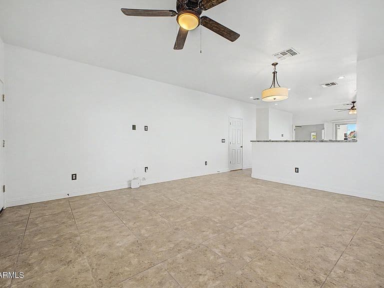 2552 E ATLANTA Avenue photo 5