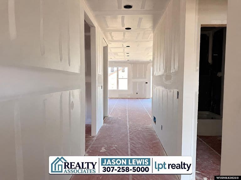 2150 Heathrow Ave photo 2