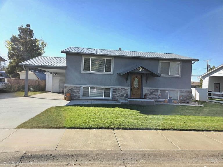 2690 Fairmont Dr photo 1