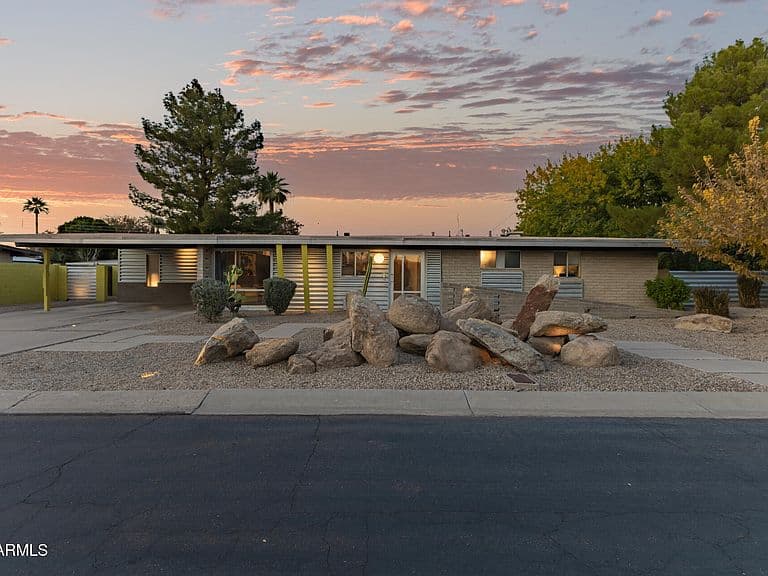 1318 W Glenn Dr photo 3