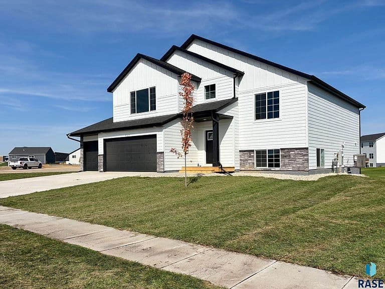 6220 W Goldberg Dr photo 1