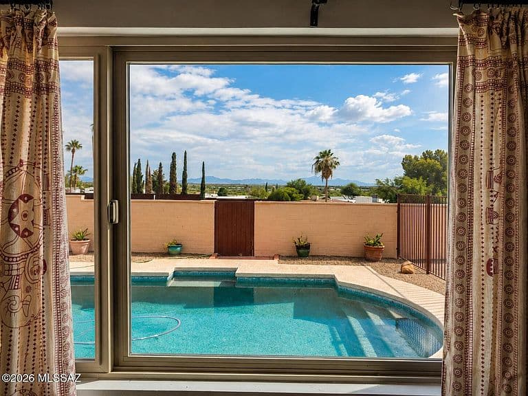 9710 E Celeste Dr photo 4