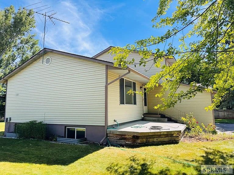 394 W 145 N photo 3
