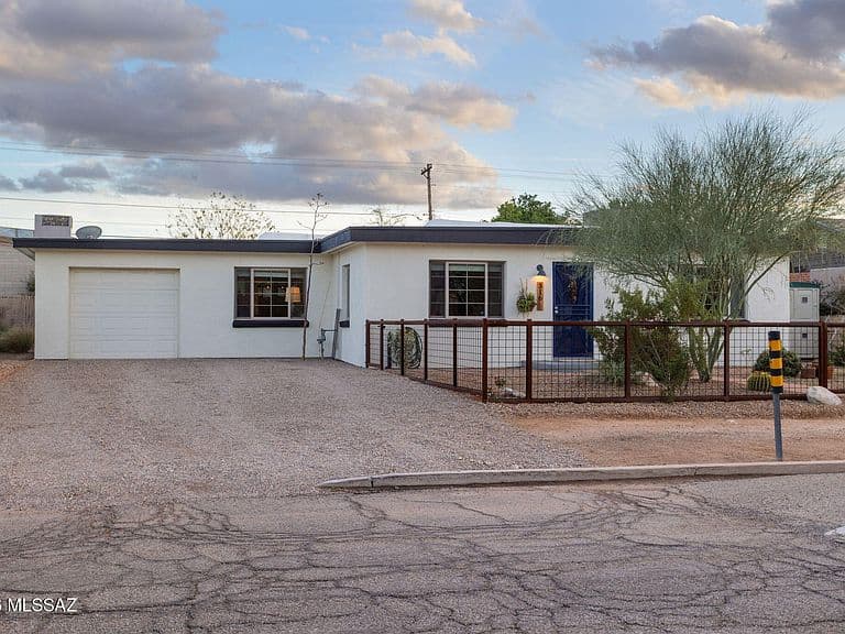 316 E Lester St photo 2