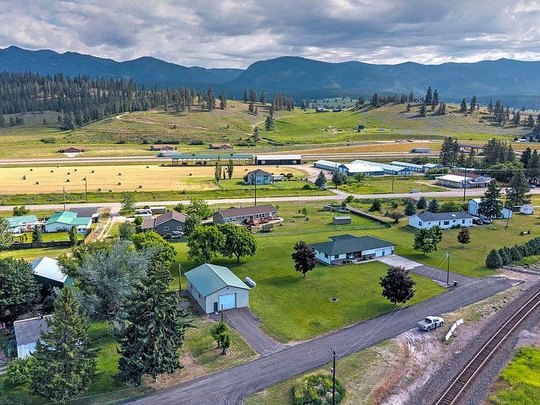 23588 Mullan Rd photo 4