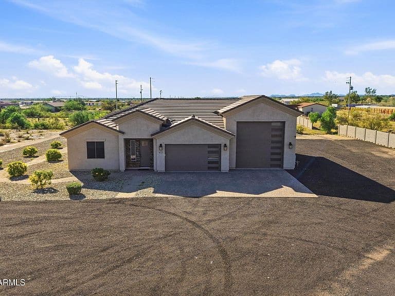 32014 N 167TH Avenue photo 1