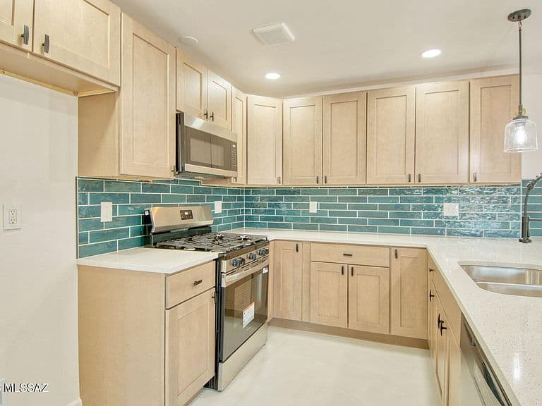 2303 E Beverly Dr photo 2
