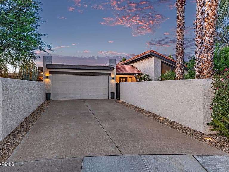 7821 N Via De La Sombre photo 3