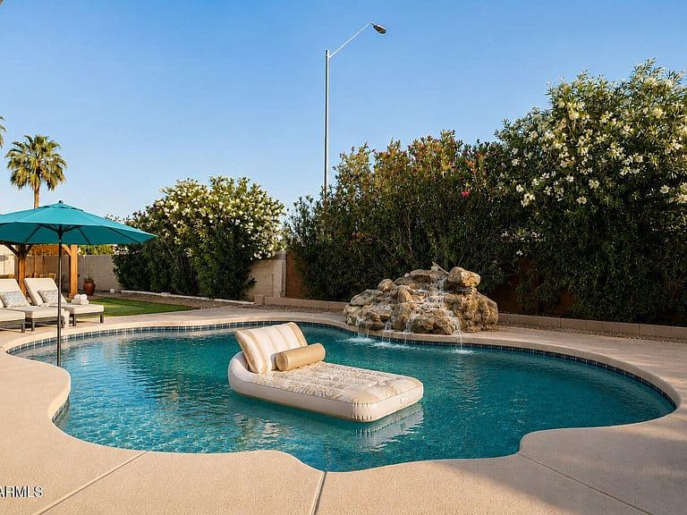 6025 E Beck Lane photo 3