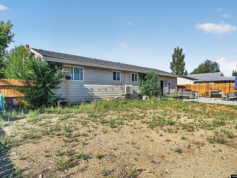 1585 Wyoming Dr photo 3