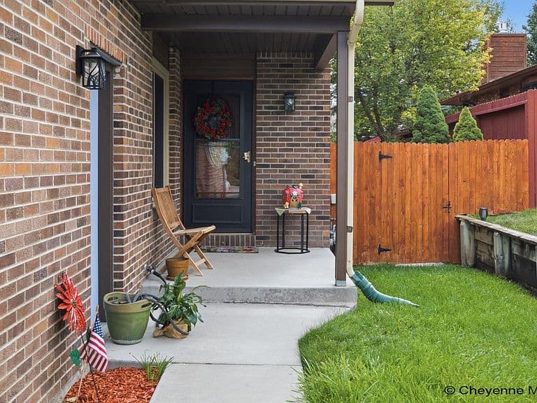 5329 Hacker Ct photo 2