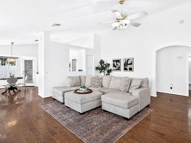 909 S SCALLOP Drive photo 1