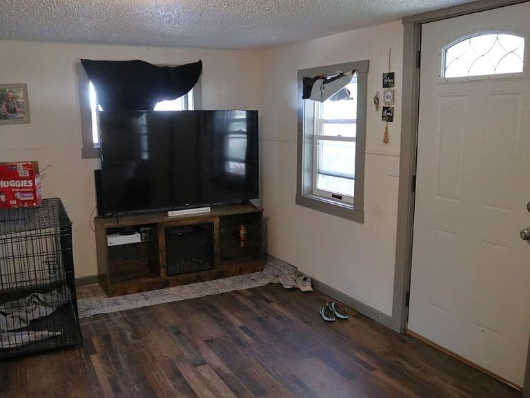 617 E Power St photo 4