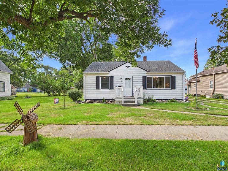 529 SE 1st St photo 1